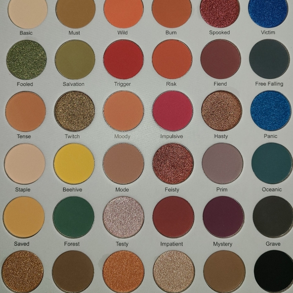 Makeup bundle. - Picture 3 of 7